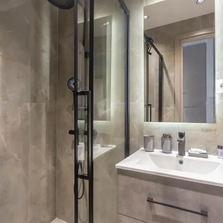 Zenou 24 Downtown Apartment